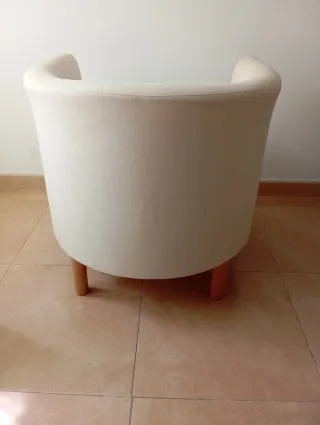 Sillón beige tela y madera