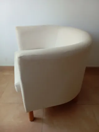 Sillón beige tela y madera