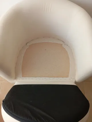 Sillón beige tela y madera