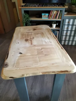 MESA RÚSTICA ARTESANAL DE MADERA MACIZA