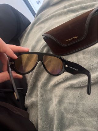 Gafas de sol Tom Ford negras y doradas