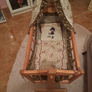 Moisés de madera antiguo