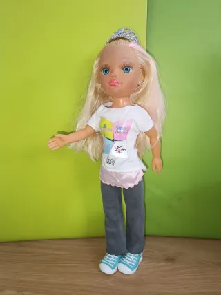 Muñeca Nancy con diadema y ropa
