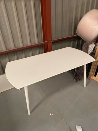 Mesa de comedor blanca moderna