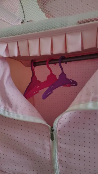 Cuna, ropero y trona para muñecas