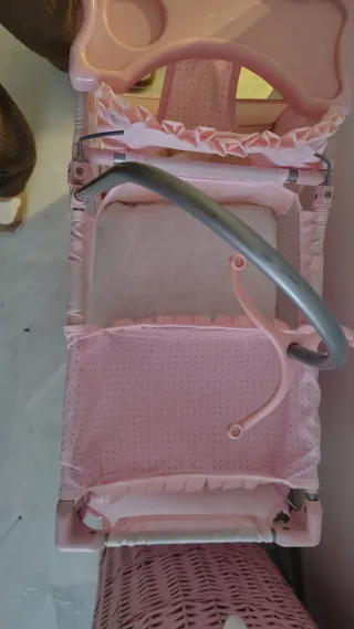 Cuna, ropero y trona para muñecas