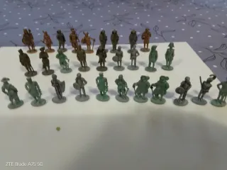 29 Soldatini Kinder cm 2