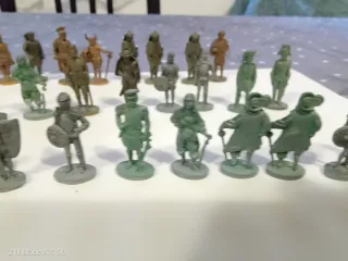29 Soldatini Kinder cm 2