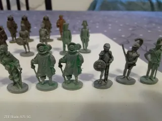 29 Soldatini Kinder cm 2