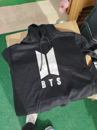 Sudadera BTS Negra Logo V