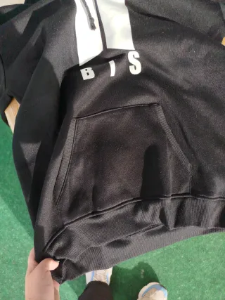 Sudadera BTS Negra Logo V