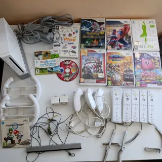 Nintendo Wii 5 Wiimote giochi Pokémon Mario kirby