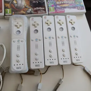 Nintendo Wii 5 Wiimote giochi Pokémon Mario kirby