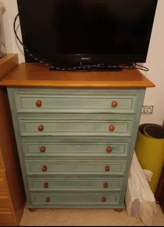 Cómoda de madera azul y marrón