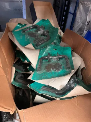 Lote tornillos y pomos de puertas