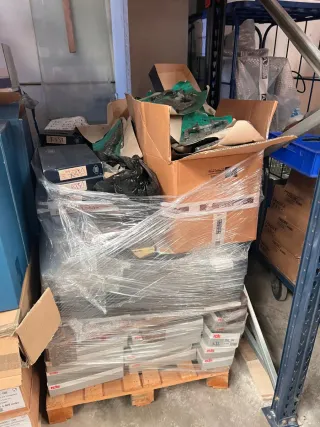 Lote tornillos y pomos de puertas