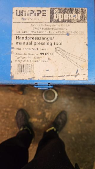 Máquina de prensar tubos