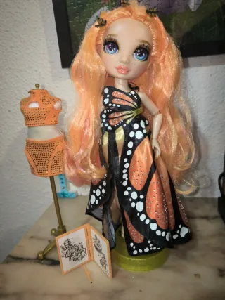 Rainbow High Poppy Muñeca