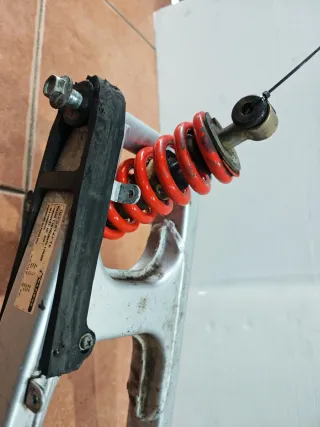 Basculante Honda NS125F.