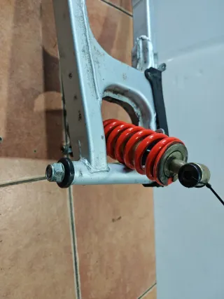 Basculante Honda NS125F.