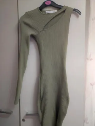 Vestido Bershka verde oliva