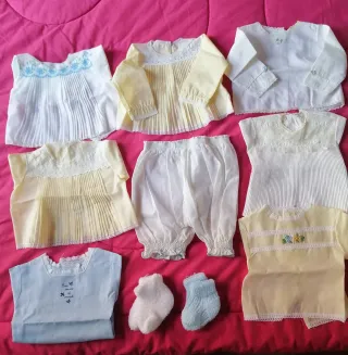 Ropa de bebé tejida a mano