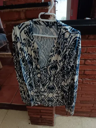 Blusa Kiabi manga larga azul y blanca Talla XL