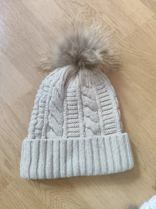2 Gorros de Invierno con Pompón