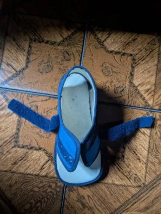Zapato postquirúrgico azul