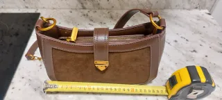 Bolso de hombro marrón