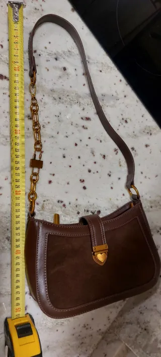 Bolso de hombro marrón