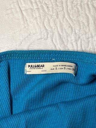 Vestido azul ajustado con tirantes