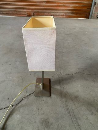 Lámpara de mesa moderna