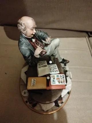 Figura Capodimonte Taller de Sellos