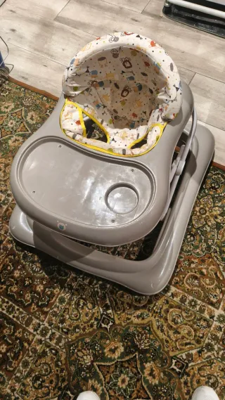 Caminador para bebé gris