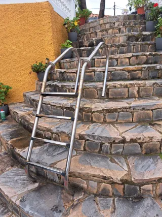Escaleras de piscina de acero inoxidable