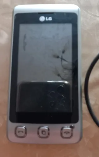 Cellulare LG vintage argento con caricabatterie