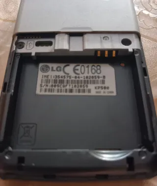 Cellulare LG vintage argento con caricabatterie