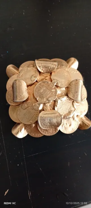 Cenicero hecho mano con monedas de 1 peseta del 82