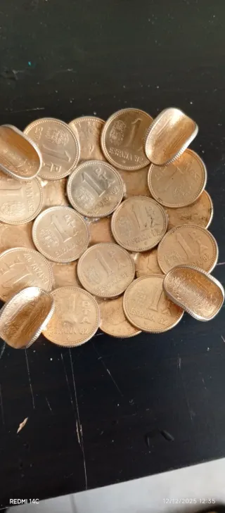 Cenicero hecho mano con monedas de 1 peseta del 82
