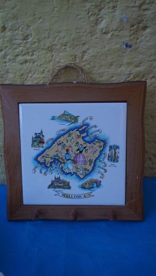 Azulejo Mallorca: Perchero de madera 20,5x20,5 cm