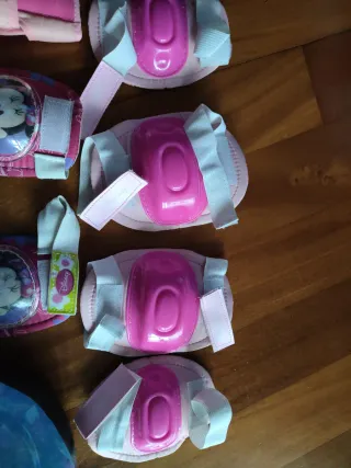 Casco y protecciones infantiles patinaje