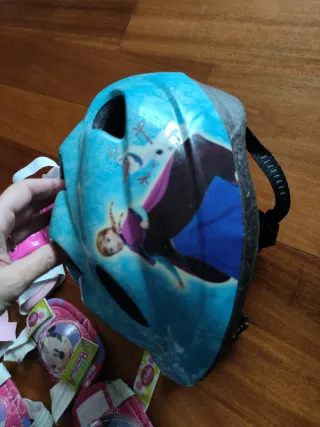 Casco y protecciones infantiles patinaje