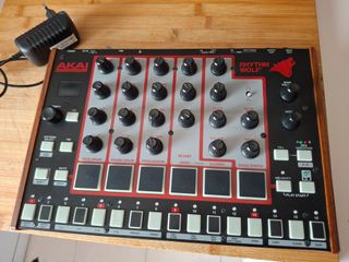 Caja de Ritmos Akai Rhythm Wolf