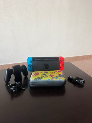 ¡CASI NUEVA! Nintendo Switch Azul/Rojo