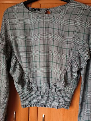 Blusa manga larga. Bershka