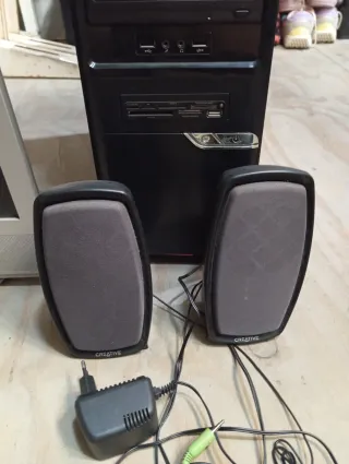 PC con 2 monitor, TV e stampante