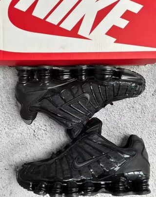 Zapatillas Nike Shox blancas y negras