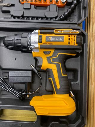 Taladro Inalámbrico con Accesorios