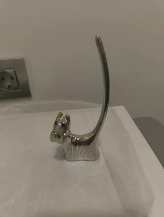 Porta anillos perro plata